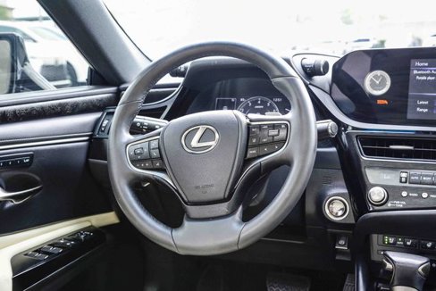 Certified 2022 Lexus ES 350 w/ Premium Package image 17