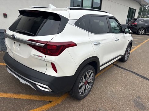 Certified 2021 Kia Seltos SX w/ SX Sunroof Package image 2