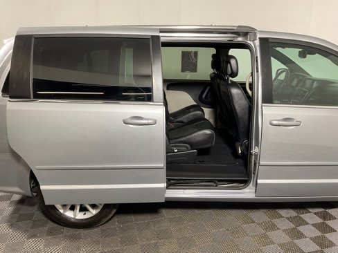 Used 2019 Dodge Grand Caravan SXT image 29