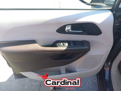 Used 2020 Chrysler Pacifica Touring-L w/ Tire & Wheel Group image 18
