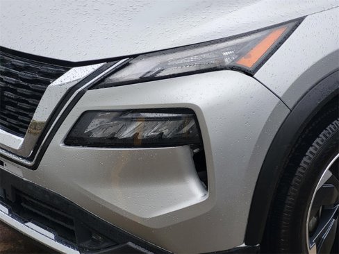 Used 2024 Nissan Rogue SV image 4