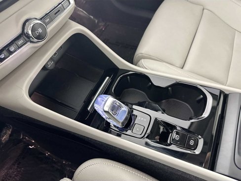 Used 2025 Volvo XC40 B5 Plus w/ Climate Package image 16