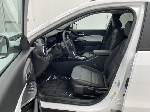 Certified 2024 Chevrolet Trax LT w/ Driver Confidence Package image 7