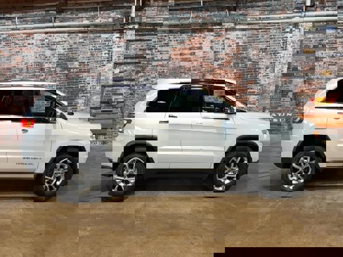 Used 2014 Jeep Grand Cherokee Limited w/ Trailer Tow Group IV image 2