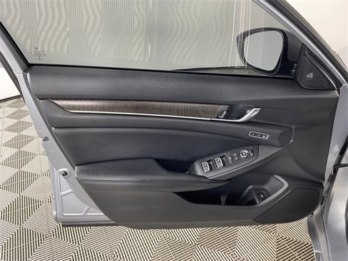 Used 2018 Honda Accord EX-L image 16