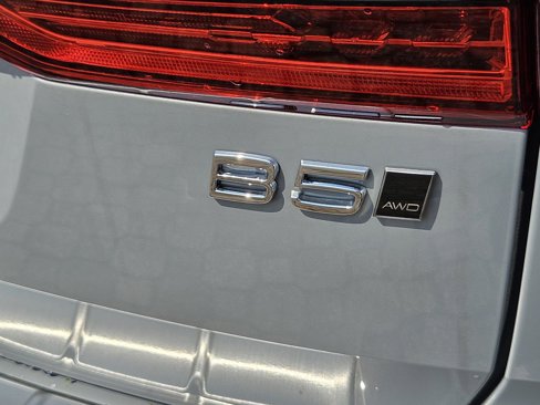 New 2025 Volvo XC60 B5 Core w/ Protection Package Premier image 8