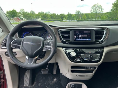 Used 2022 Chrysler Voyager LX image 24