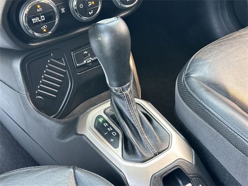 Used 2015 Jeep Renegade Limited image 20