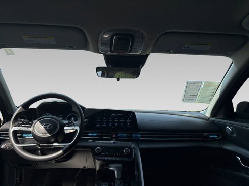 Used 2024 Hyundai Elantra SEL image 3