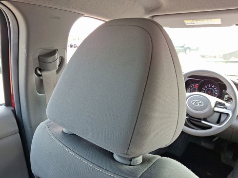 Used 2022 Hyundai Elantra SEL image 14