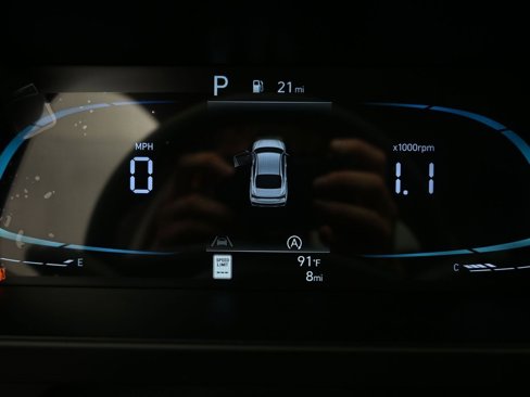New 2025 Hyundai Elantra SE image 9