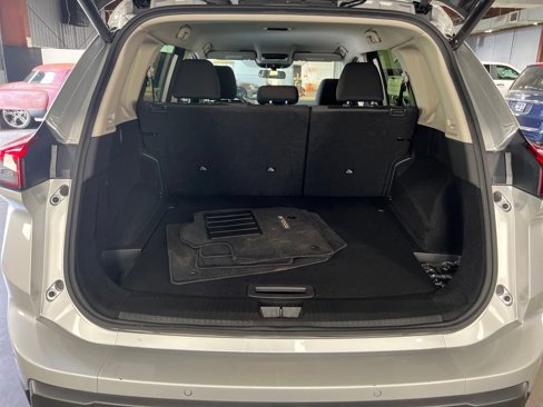 Used 2024 Nissan Rogue SV image 7
