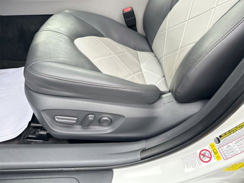 Used 2018 Toyota Camry XLE image 18