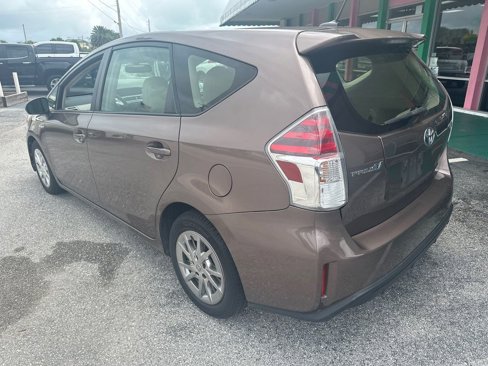 Used 2017 Toyota Prius V Three image 4