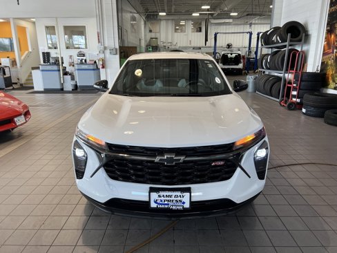 Used 2024 Chevrolet Trax RS w/ Driver Confidence Package image 2