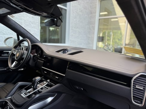 Used 2021 Porsche Cayenne Turbo S image 40