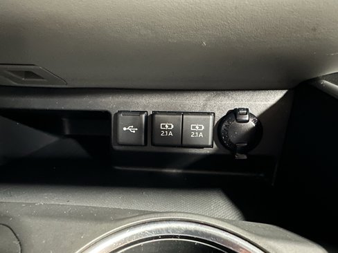 Used 2021 Toyota Highlander LE image 13