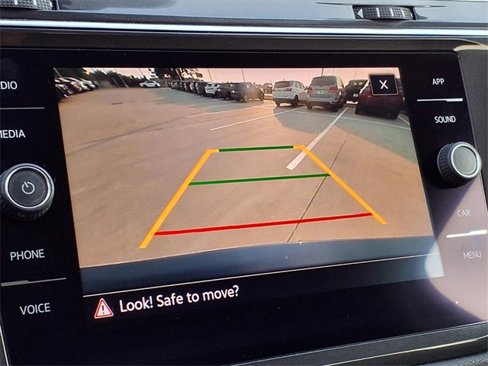 Used 2021 Volkswagen Tiguan SE w/ Panoramic Sunroof Package image 4