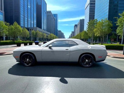 Used 2019 Dodge Challenger SXT image 6