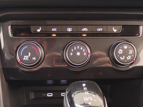 Used 2022 Volkswagen Tiguan S image 40