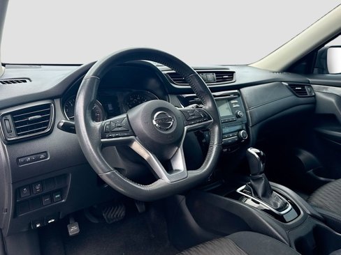 Used 2017 Nissan Rogue SV w/ Midnight Edition image 2