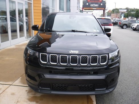 Used 2023 Jeep Compass Sport image 4