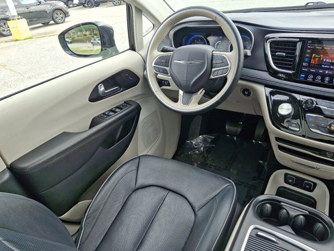 Used 2020 Chrysler Pacifica Limited image 14