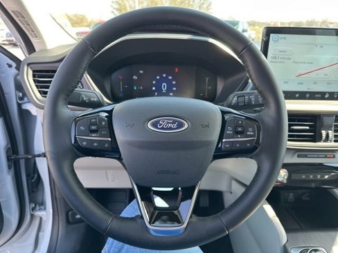 New 2025 Ford Escape SE image 17