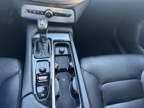 Used 2018 Volvo XC90 T5 Momentum w/ Convenience Package image 20