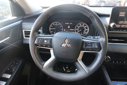 Used 2022 Mitsubishi Outlander ES image 12