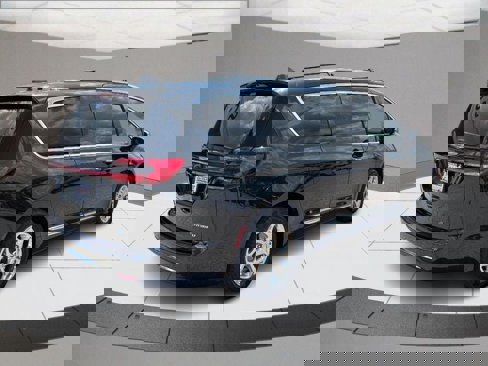 Used 2021 Chrysler Pacifica Limited w/ Premium & Safety Sphere Group image 3