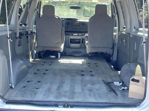 Used 2014 Ford E-350 and Econoline 350 XLT image 4