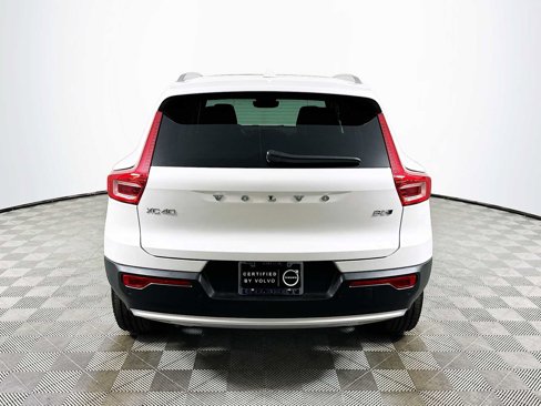 Certified 2025 Volvo XC40 B5 Plus image 6