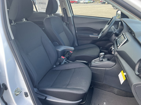 New 2025 Nissan Kicks Play S image 13