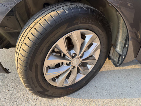 Used 2019 Kia Sedona LX image 23