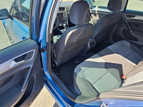 Used 2016 Volkswagen e-Golf SE image 9