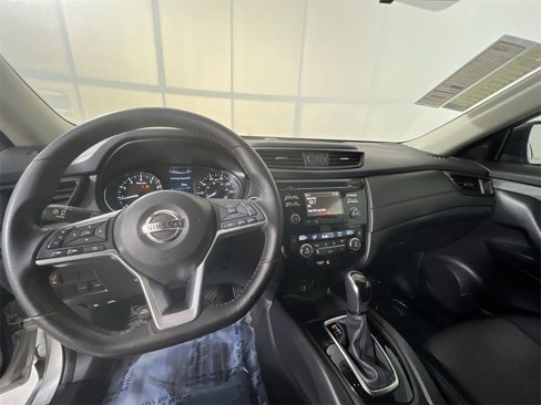 Used 2017 Nissan Rogue SV image 11