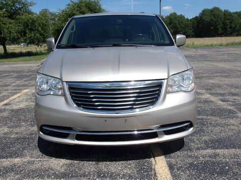 Used 2014 Chrysler Town & Country Touring w/ Driver Convenience Group image 3