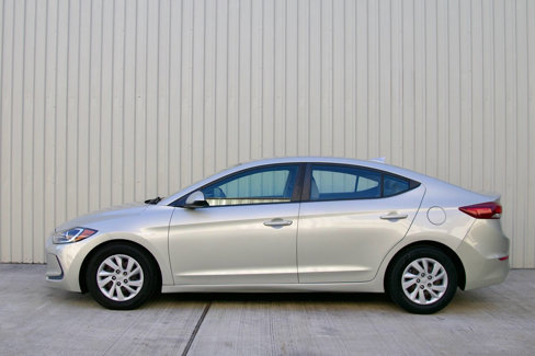 Used 2017 Hyundai Elantra SE image 5