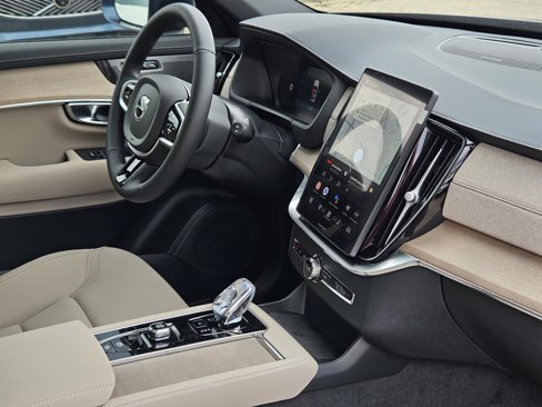 New 2025 Volvo XC90 B5 Plus w/ Protection Package Premier image 44
