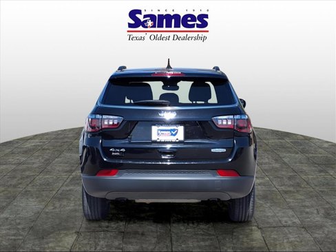 Used 2023 Jeep Compass Latitude image 5