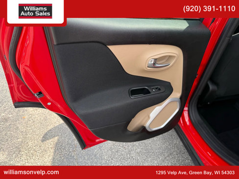 Used 2015 Jeep Renegade Latitude image 11
