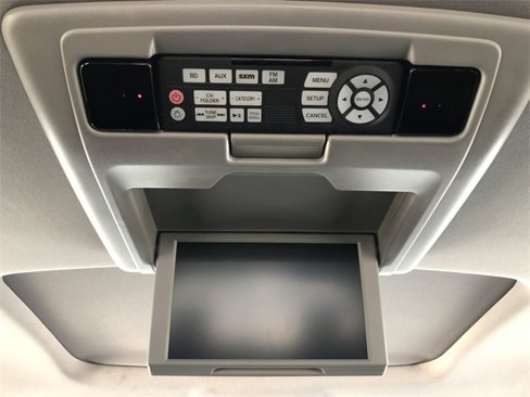 Used 2017 Honda Pilot Touring image 3
