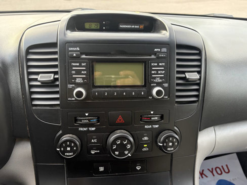 Used 2010 Kia Sedona image 28