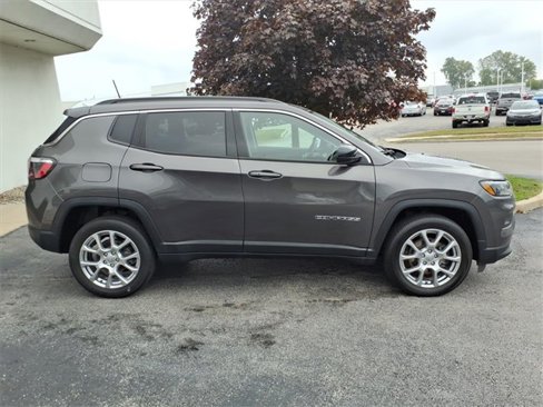 Used 2022 Jeep Compass Latitude image 24