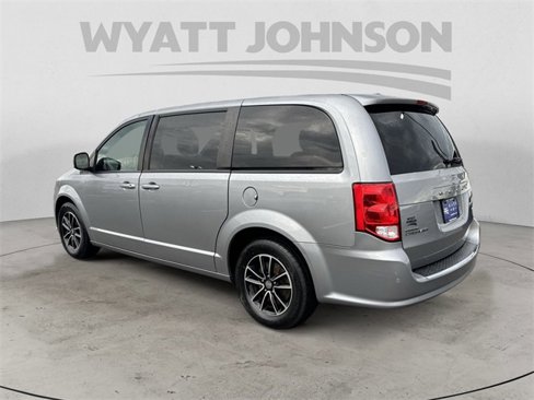 Used 2019 Dodge Grand Caravan GT image 3