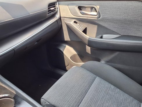 Used 2023 Nissan Rogue SV image 24