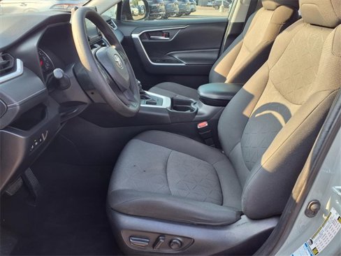 Used 2021 Toyota RAV4 XLE image 5
