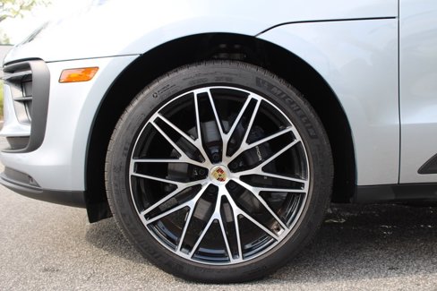 Certified 2024 Porsche Macan image 13
