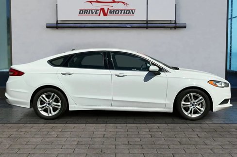 Used 2018 Ford Fusion SE w/ Fusion SE Technology Package image 3